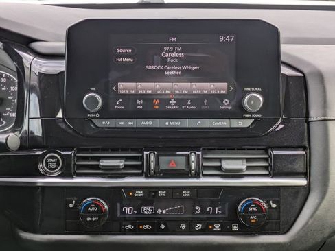 Used 2022 Nissan Pathfinder SV image 19