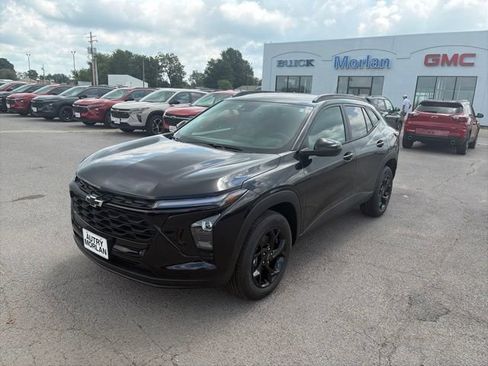 New 2026 Chevrolet Trax LT w/ Driver Confidence Package FWD image 2