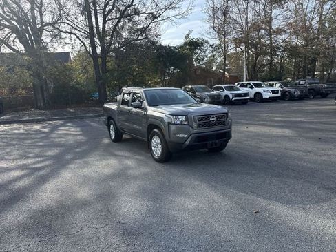 Used 2024 Nissan Frontier SV w/ SV Convenience Package image 3