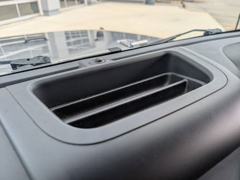 Used 2018 Jeep Wrangler Unlimited Sahara w/ Connectivity Group image 26