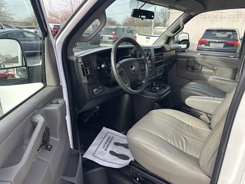Used 2020 Chevrolet Express 2500 w/ Enhanced Convenience Package image 11