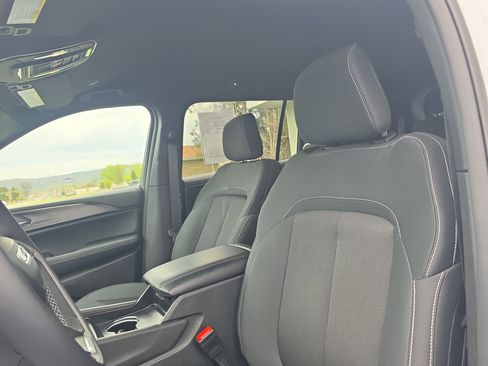 Used 2024 Jeep Grand Cherokee L Laredo w/ Luxury Tech Group I AWD/4WD image 12