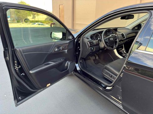 Used 2017 Honda Accord EX-L image 36