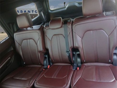 Used 2024 Ford Expedition Limited image 13