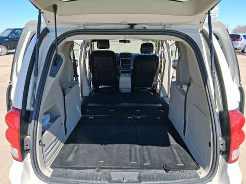 Used 2013 Dodge Grand Caravan SXT FWD image 19