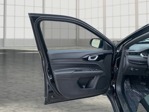 New 2026 Jeep Compass Latitude AWD/4WD image 18