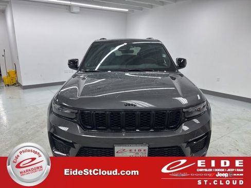 New 2025 Jeep Grand Cherokee Limited w/ Trailer Tow Package image 2