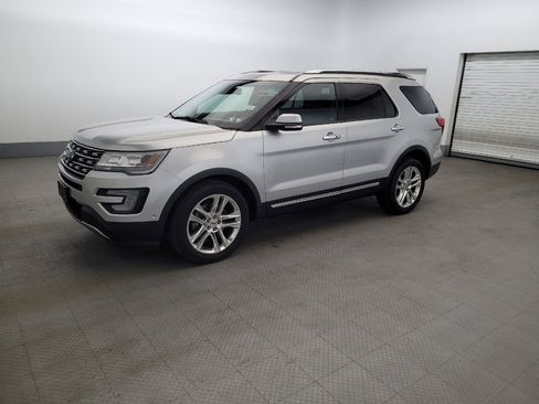 Used 2016 Ford Explorer Limited w/ Equipment Group 301A AWD/4WD image 2