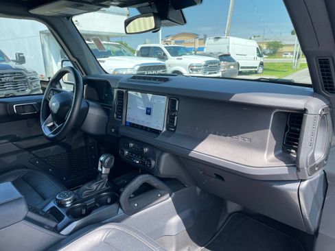 Used 2025 Ford Bronco Badlands AWD/4WD image 18