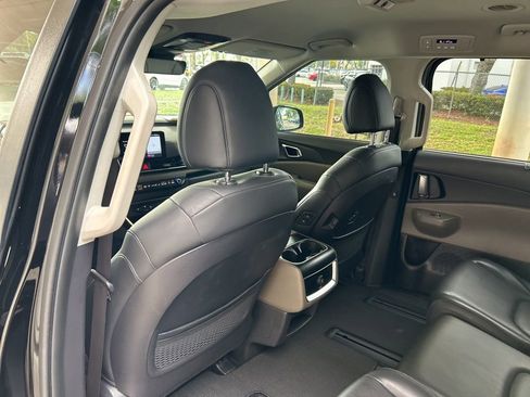Used 2025 Kia Carnival EX image 52