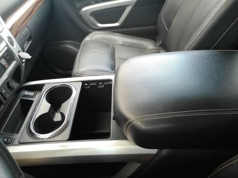 Used 2017 Nissan Titan SL RWD image 42