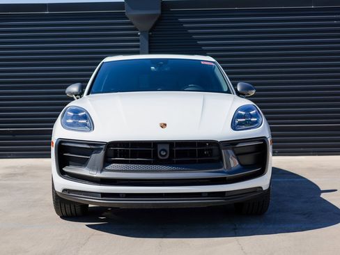 Certified 2025 Porsche Macan Turbo image 10