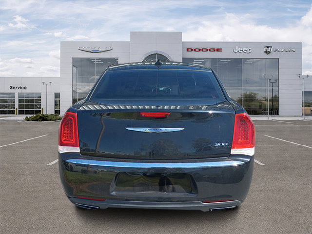 Certified 2019 Chrysler 300 Touring RWD image 18
