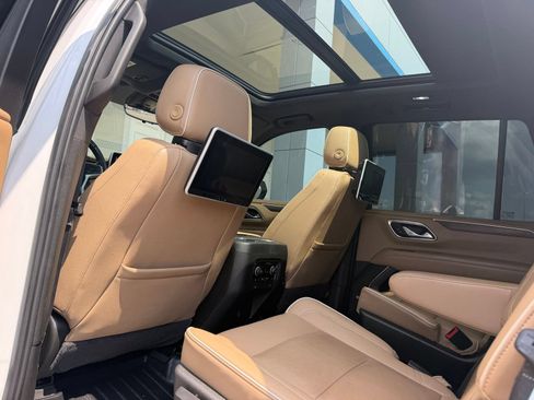 Used 2021 Chevrolet Tahoe Premier w/ Premium Package RWD image 8