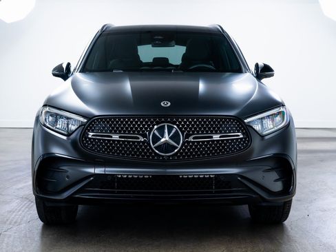 Used 2025 Mercedes-Benz GLC 350e 4MATIC image 2