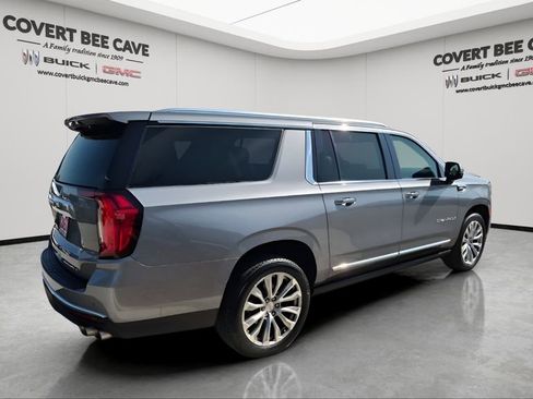 Used 2022 GMC Yukon XL Denali w/ Denali Premium Package image 9