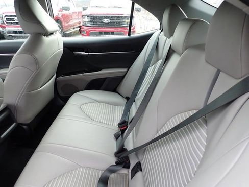 Used 2023 Toyota Camry SE image 17