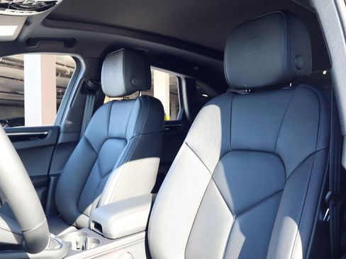 New 2026 Porsche Macan image 5
