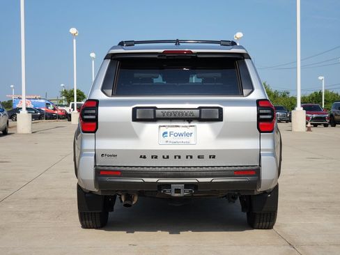 Used 2025 Toyota 4Runner SR5 AWD/4WD image 6