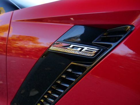 Used 2016 Chevrolet Corvette Z06 w/ 3LZ Preferred Equipment Group image 9