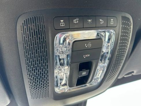 Used 2021 Mercedes-Benz GLB 250 4MATIC image 33
