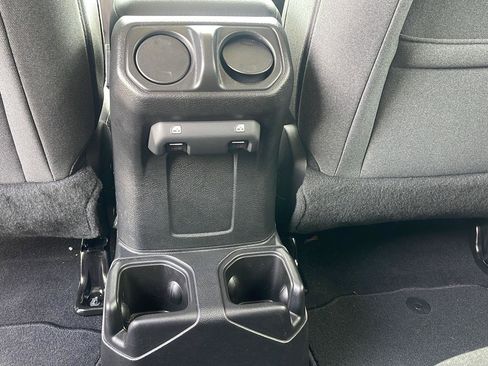 Used 2025 Jeep Wrangler Sport S image 27