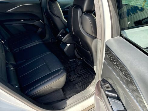 Used 2024 Cadillac Lyriq Luxury w/ LPO, Floor Liner Package AWD/4WD image 15