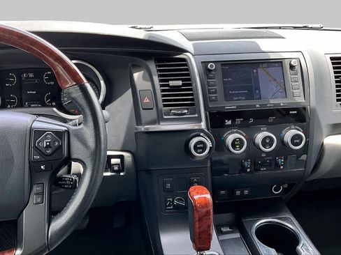 Used 2020 Toyota Sequoia Platinum RWD image 7