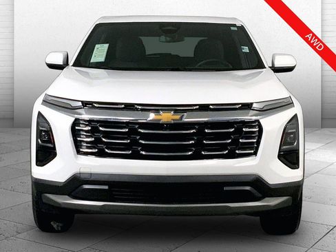 Used 2025 Chevrolet Equinox LT AWD/4WD image 2