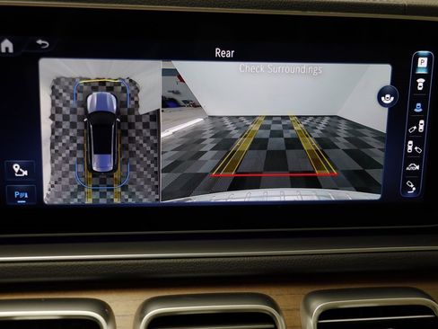 Used 2024 Mercedes-Benz GLS 450 4MATIC image 11