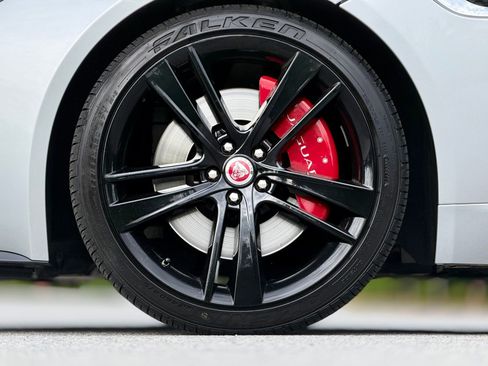 Used 2017 Jaguar F-TYPE Coupe RWD image 18