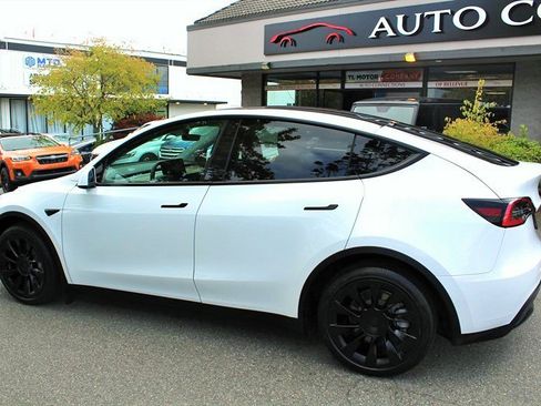 Used 2021 Tesla Model Y Long Range AWD/4WD image 3