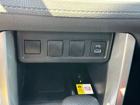 Used 2023 Toyota Corolla Cross LE FWD image 29
