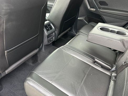 Used 2018 Volkswagen Tiguan SEL w/ 3rd Row Seat Package image 12