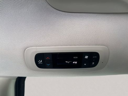 Used 2024 Chrysler Pacifica Touring-L FWD image 32