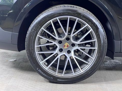 Certified 2023 Porsche Cayenne S AWD/4WD image 14