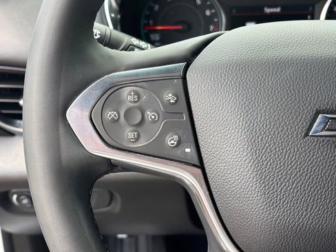 Used 2023 Chevrolet Traverse RS FWD image 16