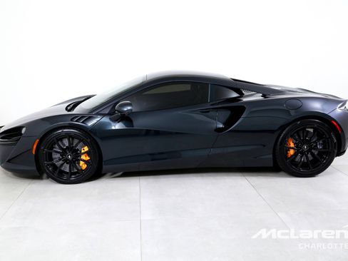 Used 2023 McLaren Artura image 6