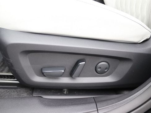 Used 2025 Mitsubishi Outlander AWD image 26