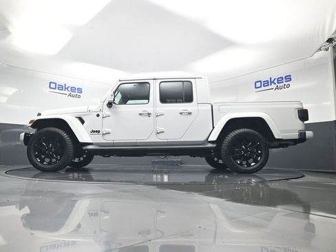 Used 2023 Jeep Gladiator Overland image 41