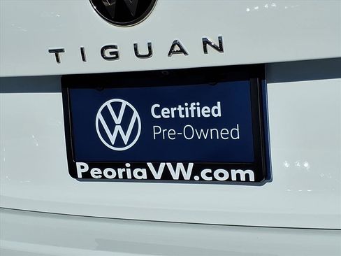 Certified 2022 Volkswagen Tiguan SE R-Line image 16