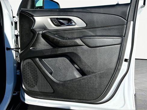 Used 2023 Chevrolet Traverse LT image 24