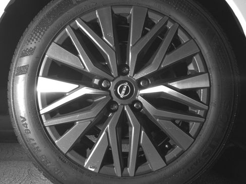 Used 2025 Nissan Altima 2.5 SV FWD image 12