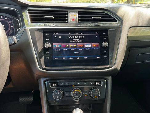 Used 2021 Volkswagen Tiguan SEL AWD/4WD image 23