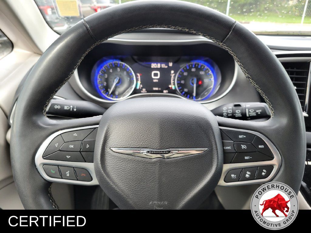 Used 2023 Chrysler Pacifica Touring-L FWD image 34