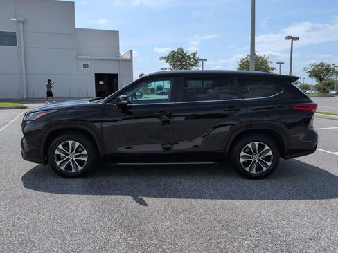 Used 2023 Toyota Highlander XLE FWD image 7