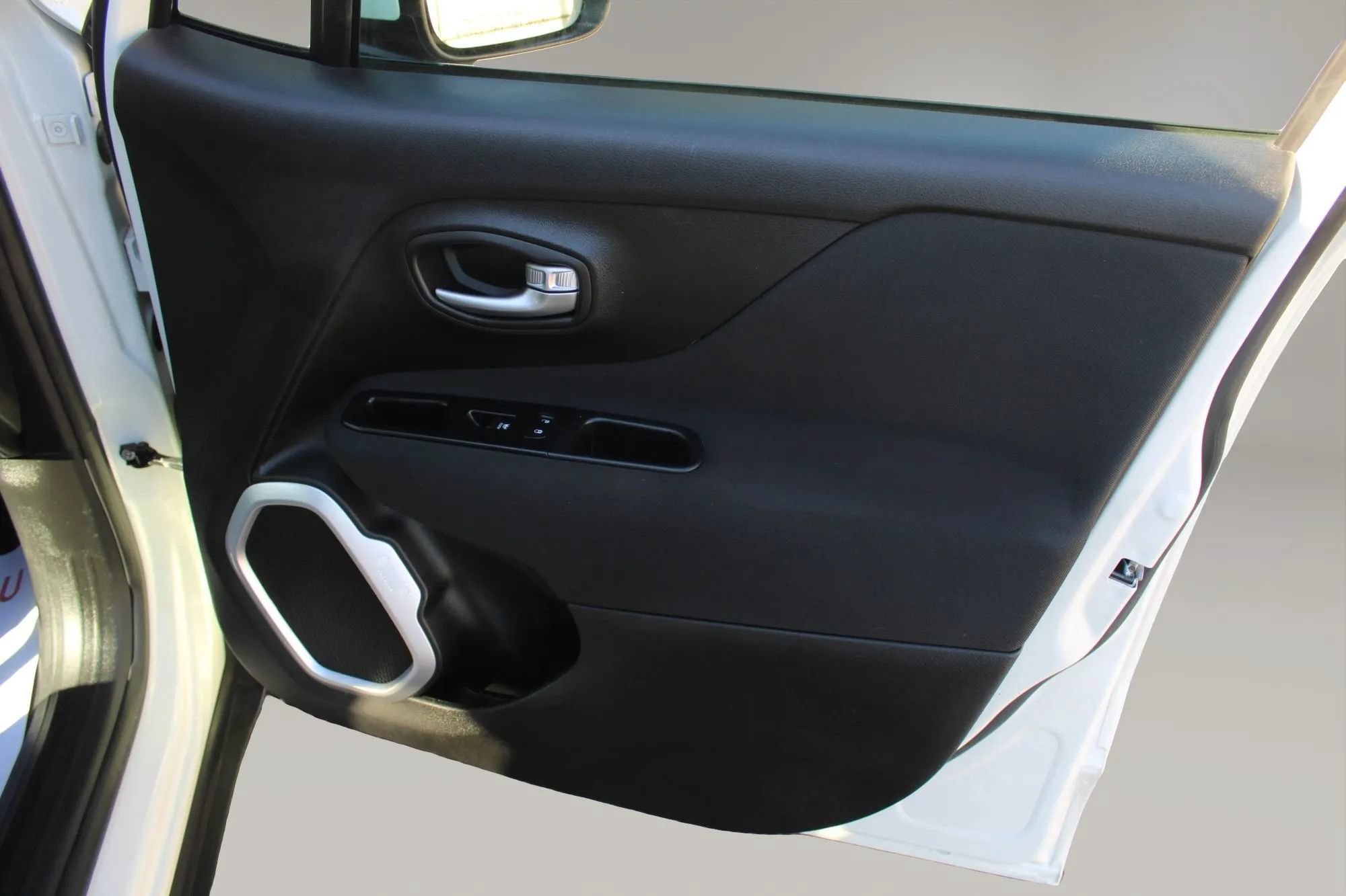 Used 2019 Jeep Renegade Latitude FWD image 21