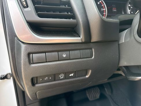 Used 2025 Nissan Rogue SV AWD/4WD image 11