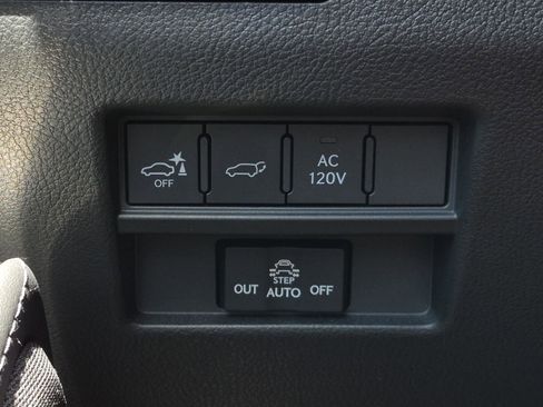 Used 2025 Lexus GX 550 w/ Accessory Package (2T) AWD/4WD image 39