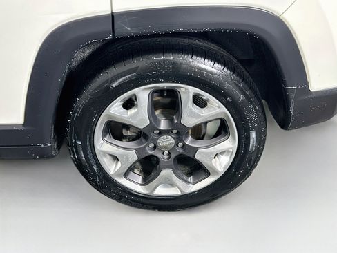 Used 2018 Jeep Compass Limited w/ Navigation Group FWD image 11